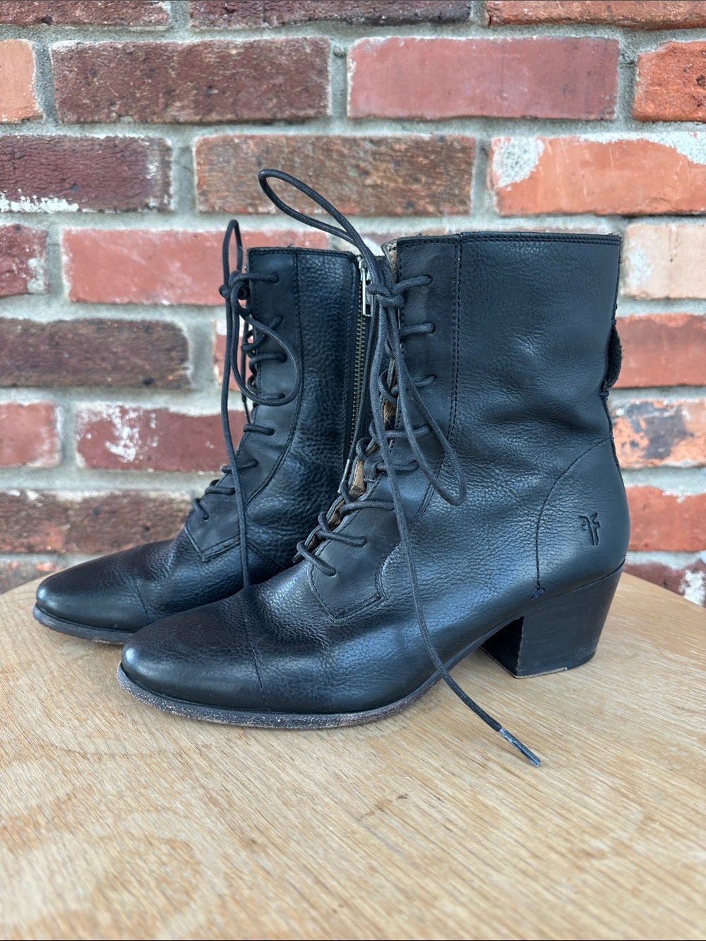 Frye Black Leather Lace-Up Ankle Boots with Block Heel Sz7
